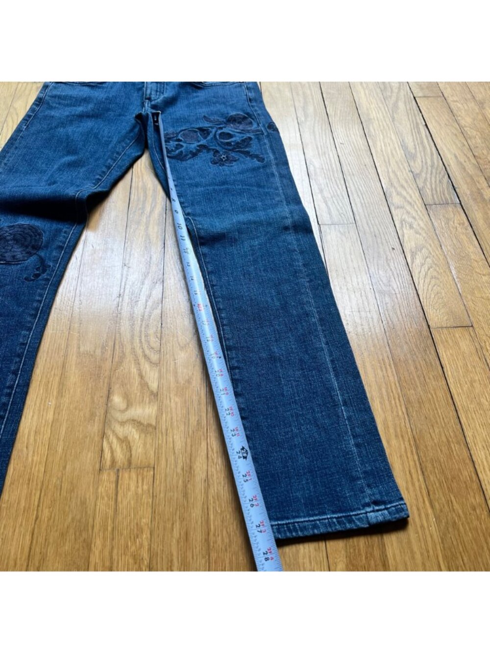 Pilcro and The Letterpress Size 24 Blue Hyphen Floral Embroidered Mid-Rise Jeans - Picture 10 of 12